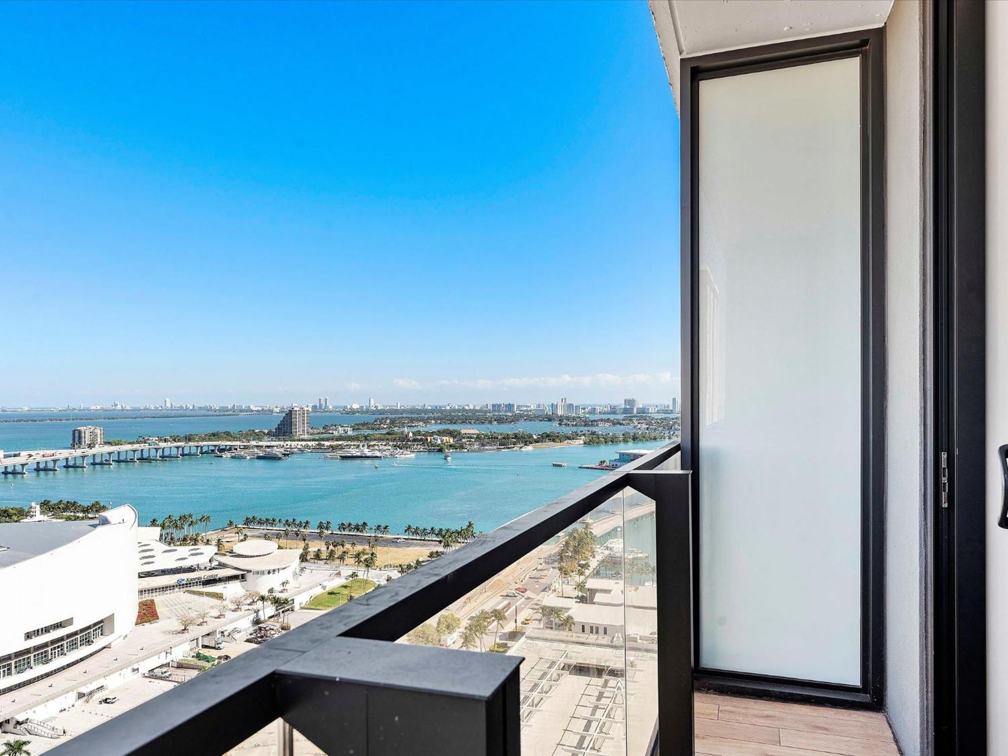 Mvr - Watch Sunsets Over From Your Balcony *